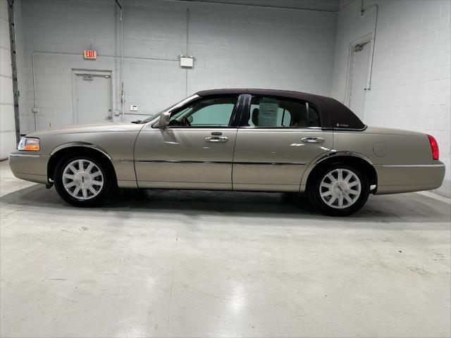 used 2010 Lincoln Town Car car, priced at $18,995