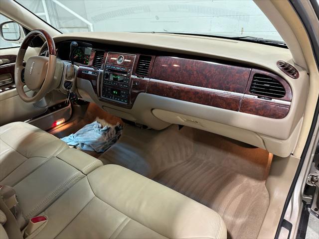 used 2010 Lincoln Town Car car, priced at $18,995