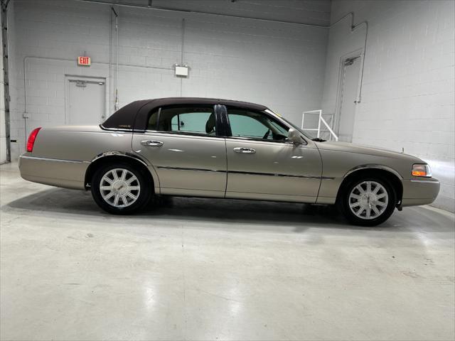 used 2010 Lincoln Town Car car, priced at $18,995