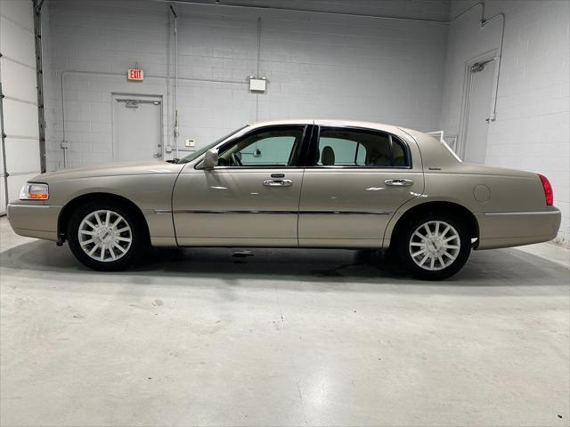 used 2006 Lincoln Town Car car, priced at $12,995