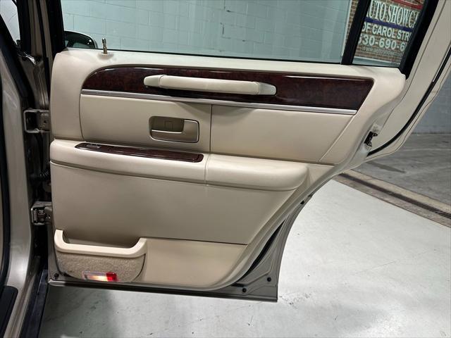 used 2006 Lincoln Town Car car, priced at $12,995