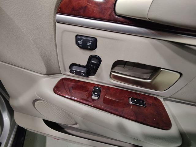 used 2004 Lincoln Town Car car, priced at $16,995
