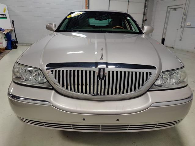 used 2004 Lincoln Town Car car, priced at $16,995