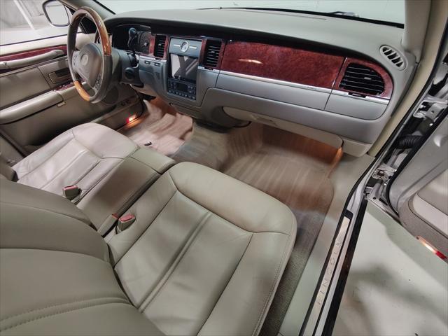 used 2004 Lincoln Town Car car, priced at $16,995