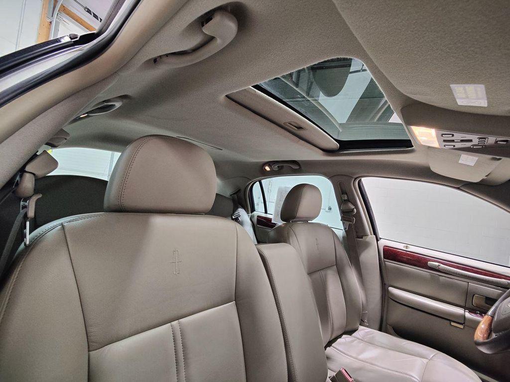 used 2004 Lincoln Town Car car, priced at $14,995