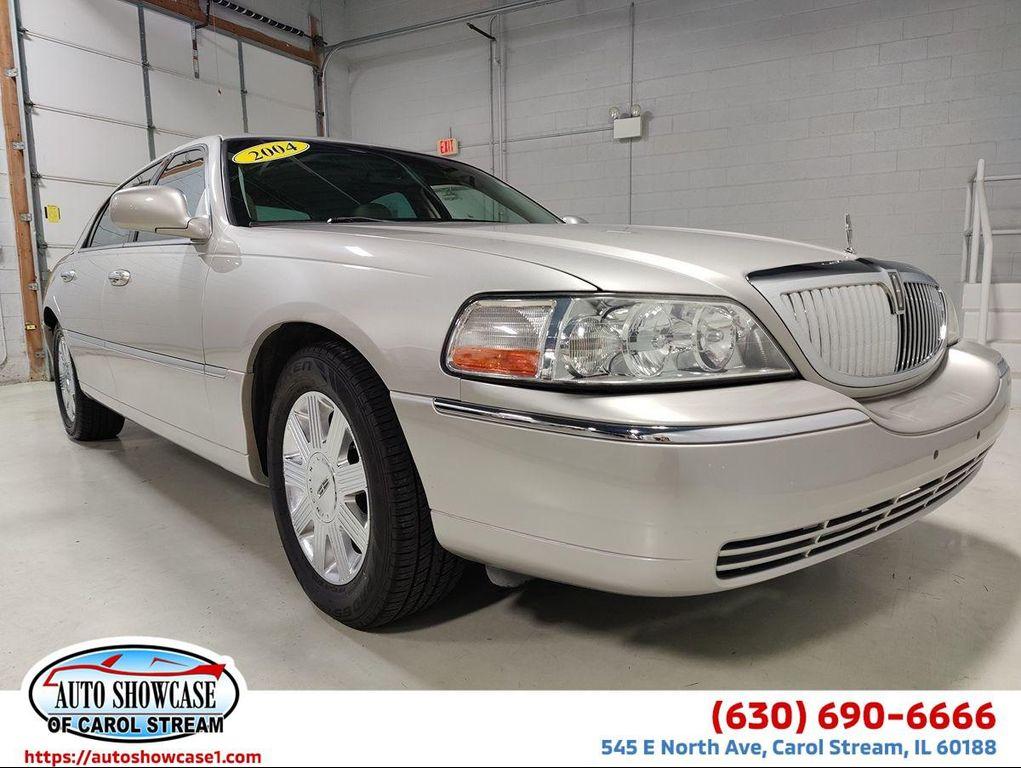 used 2004 Lincoln Town Car car, priced at $14,995