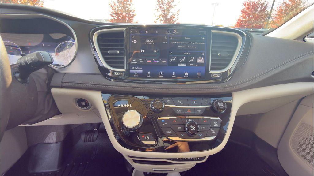 used 2021 Chrysler Pacifica car, priced at $24,999