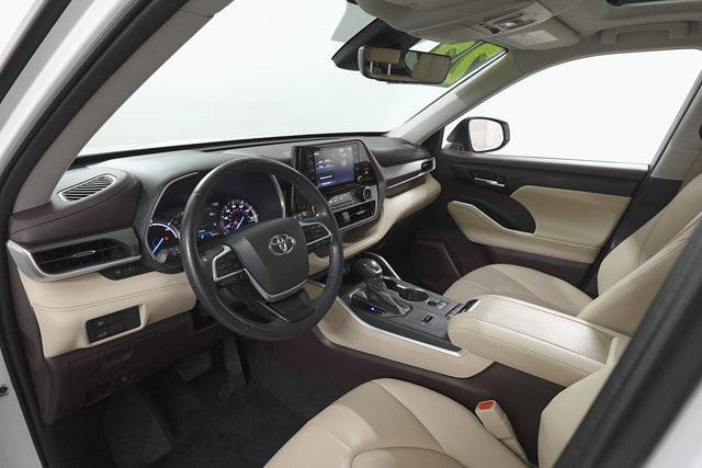 used 2022 Toyota Highlander Hybrid car, priced at $36,000