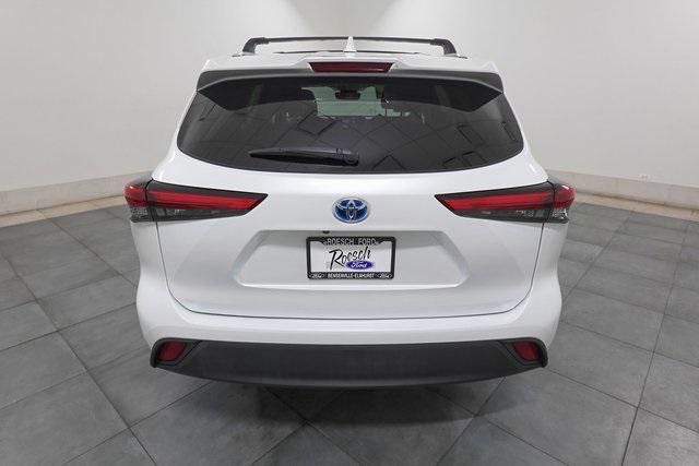 used 2022 Toyota Highlander Hybrid car, priced at $36,000