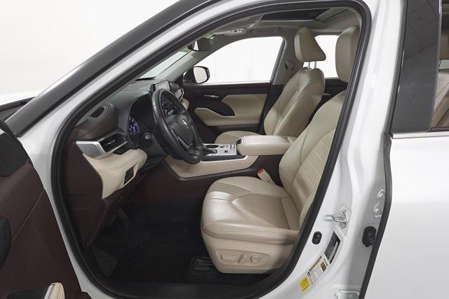 used 2022 Toyota Highlander Hybrid car, priced at $36,000