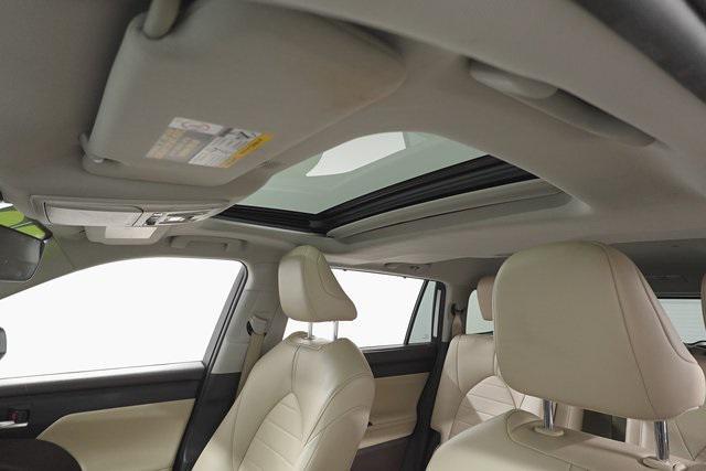 used 2022 Toyota Highlander Hybrid car, priced at $36,000