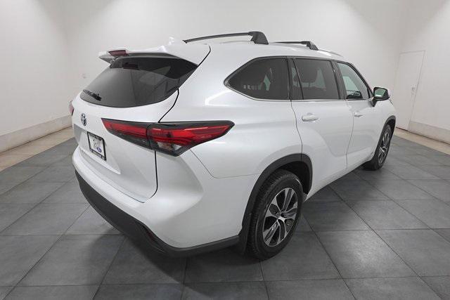 used 2022 Toyota Highlander Hybrid car, priced at $36,000