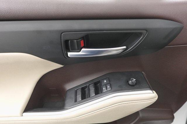 used 2022 Toyota Highlander Hybrid car, priced at $36,000