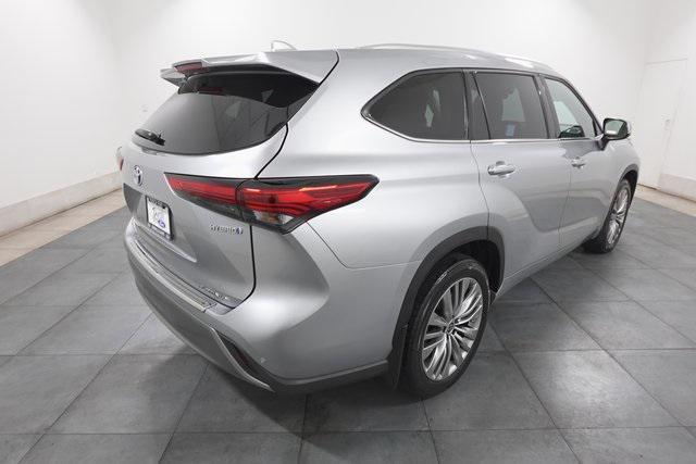 used 2022 Toyota Highlander Hybrid car, priced at $42,500