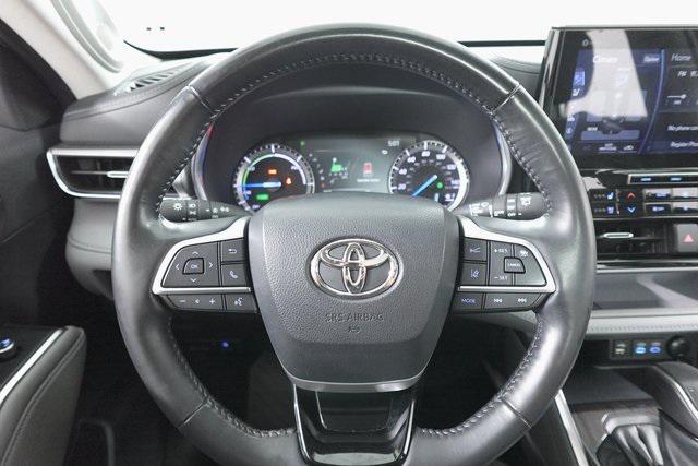 used 2022 Toyota Highlander Hybrid car, priced at $42,500