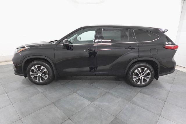 used 2021 Toyota Highlander car, priced at $31,500