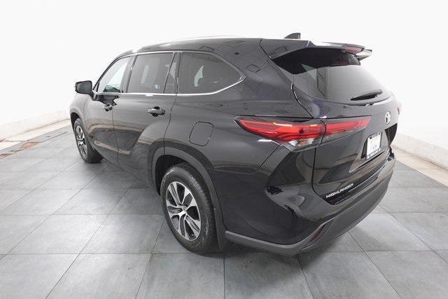 used 2021 Toyota Highlander car, priced at $31,500