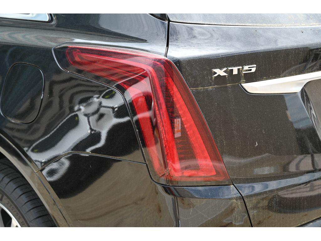 new 2025 Cadillac XT5 car, priced at $53,615