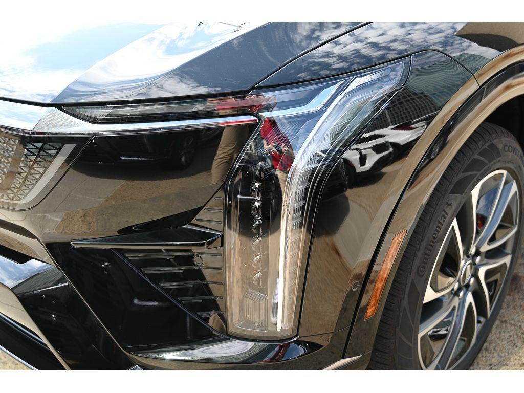 new 2025 Cadillac OPTIQ car, priced at $54,990
