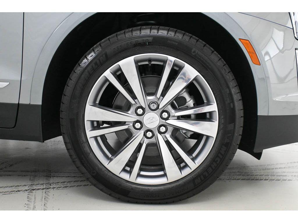 new 2025 Cadillac XT5 car, priced at $52,090
