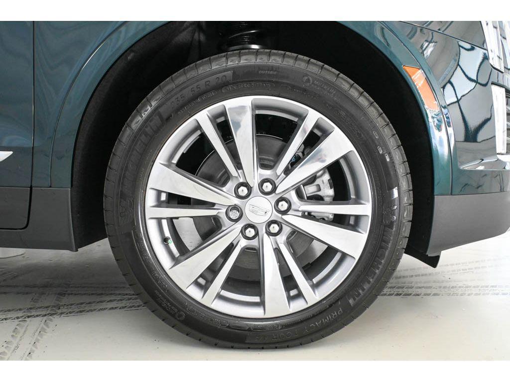 new 2025 Cadillac XT5 car, priced at $52,715
