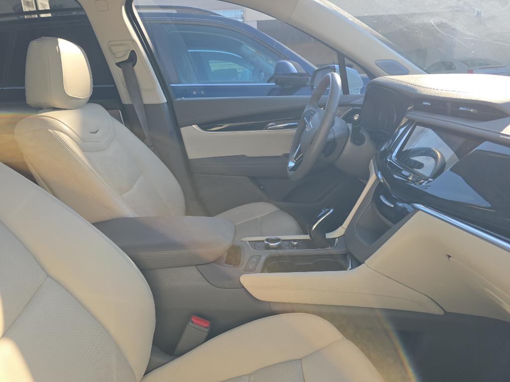 used 2024 Cadillac XT6 car, priced at $47,992