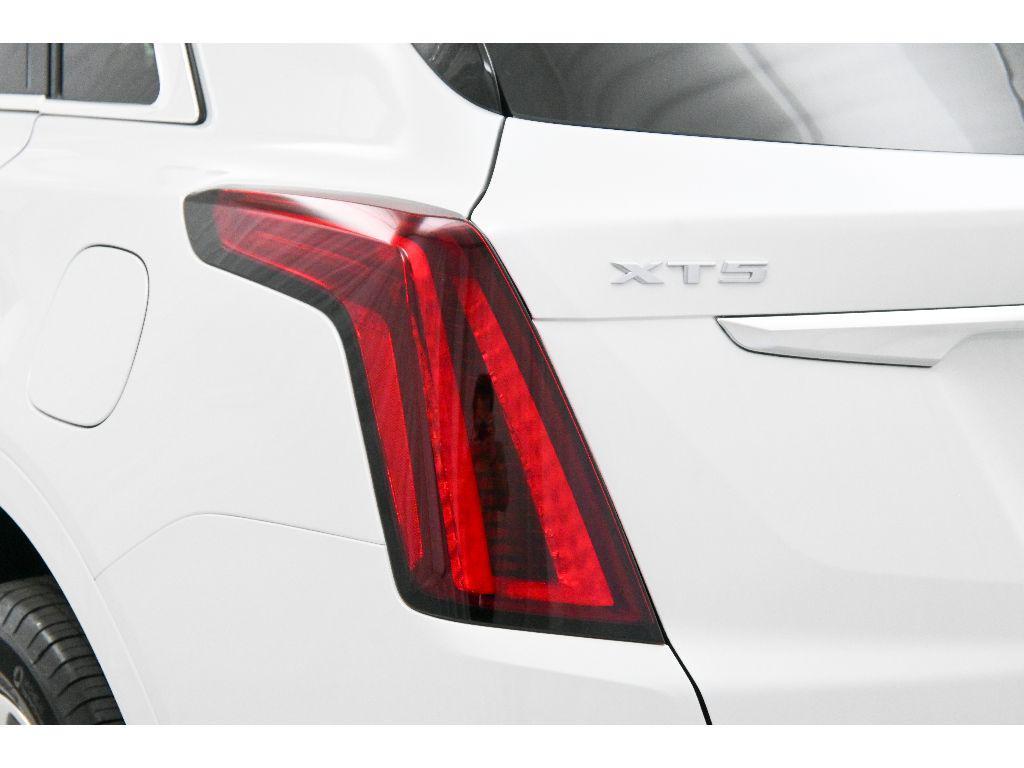 new 2025 Cadillac XT5 car, priced at $60,990