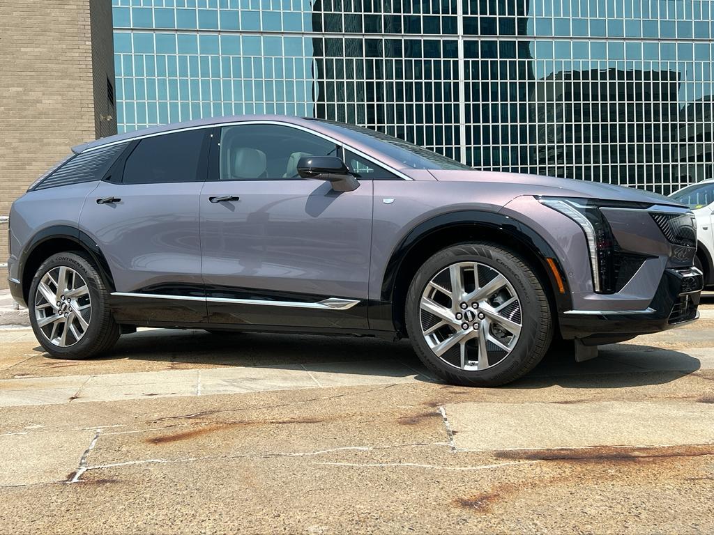new 2025 Cadillac OPTIQ car, priced at $55,915