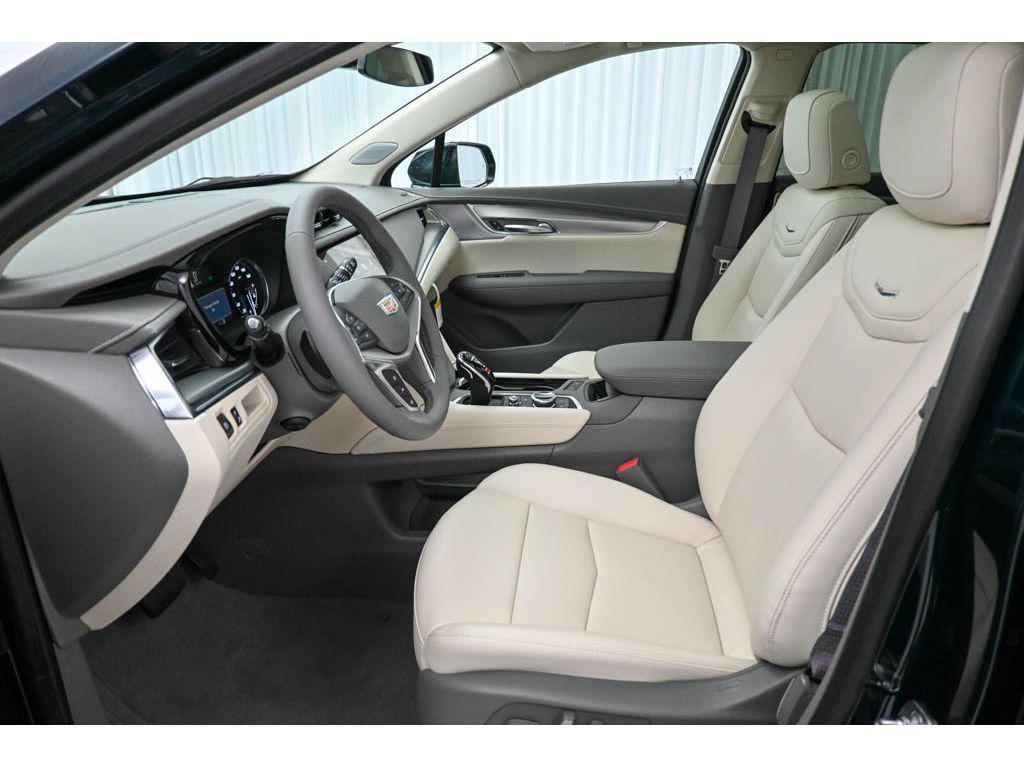 new 2025 Cadillac XT5 car, priced at $54,715