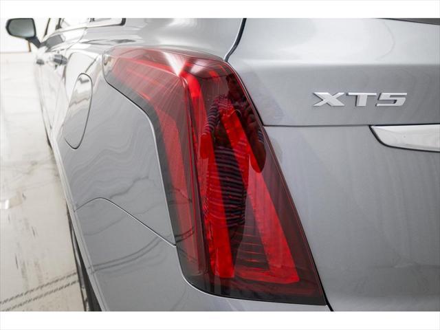 new 2025 Cadillac XT5 car, priced at $52,090