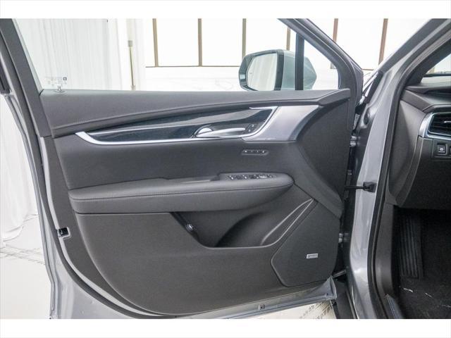 new 2025 Cadillac XT5 car, priced at $52,090