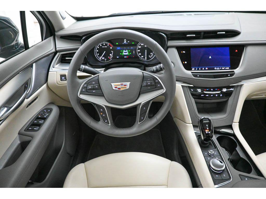 used 2025 Cadillac XT5 car, priced at $50,115