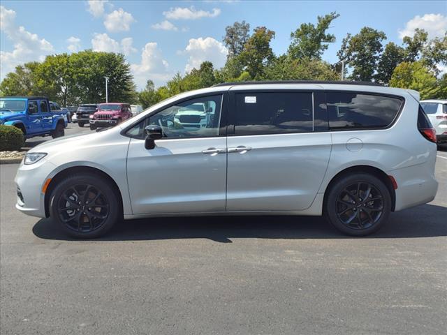 new 2024 Chrysler Pacifica car, priced at $52,411