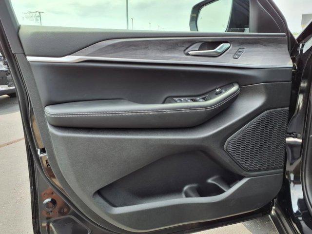 new 2025 Jeep Grand Cherokee car, priced at $49,596