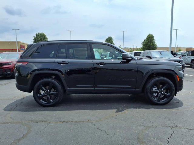 new 2025 Jeep Grand Cherokee car, priced at $49,596