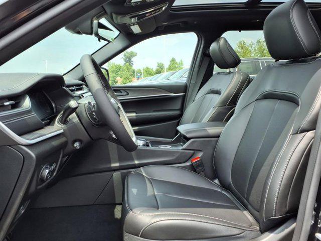new 2025 Jeep Grand Cherokee car, priced at $49,596