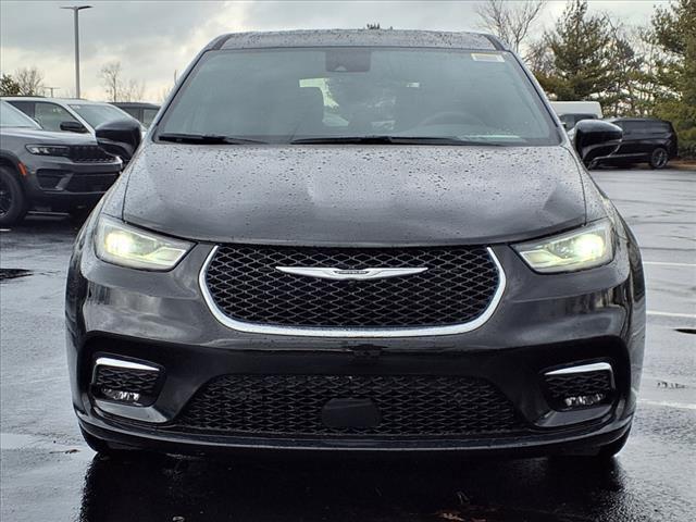 new 2025 Chrysler Pacifica car, priced at $45,425