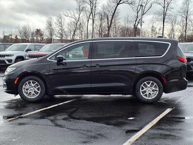 new 2025 Chrysler Pacifica car, priced at $45,425