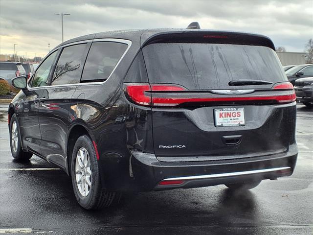 new 2025 Chrysler Pacifica car, priced at $45,425