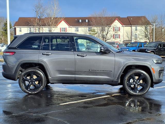 new 2025 Jeep Grand Cherokee car, priced at $43,138