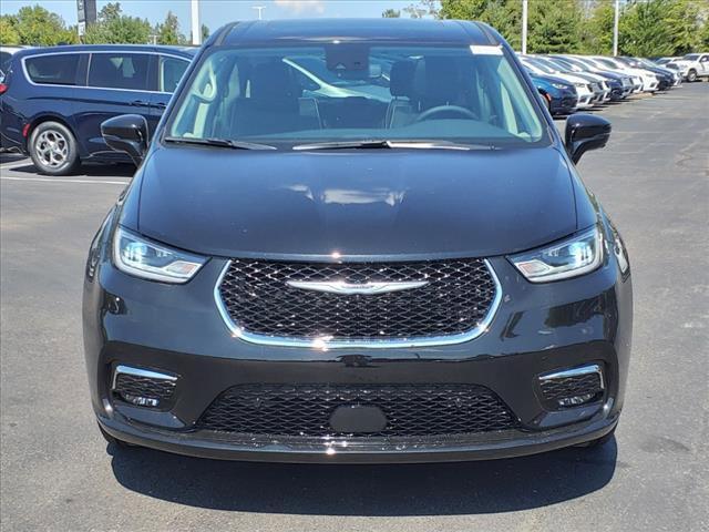 new 2024 Chrysler Pacifica car, priced at $42,251