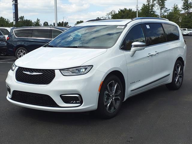 new 2024 Chrysler Pacifica car, priced at $48,625