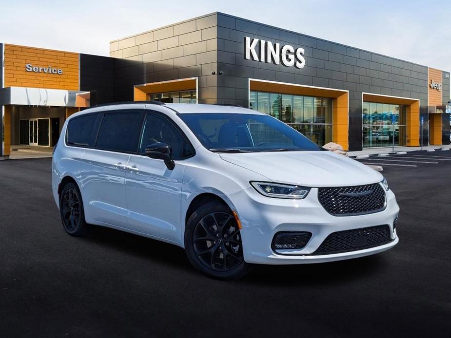 new 2024 Chrysler Pacifica car, priced at $43,075