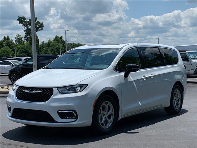 new 2024 Chrysler Pacifica car, priced at $42,231