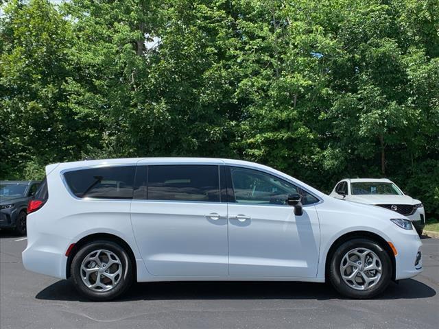 new 2024 Chrysler Pacifica car, priced at $42,231