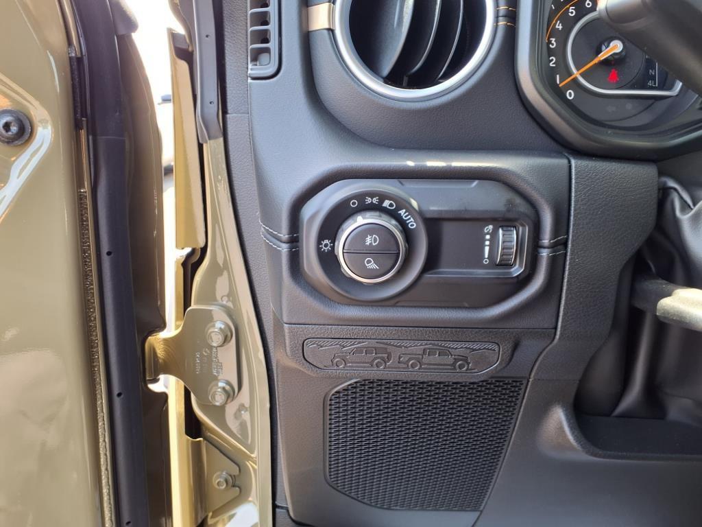 new 2025 Jeep Gladiator car, priced at $46,652