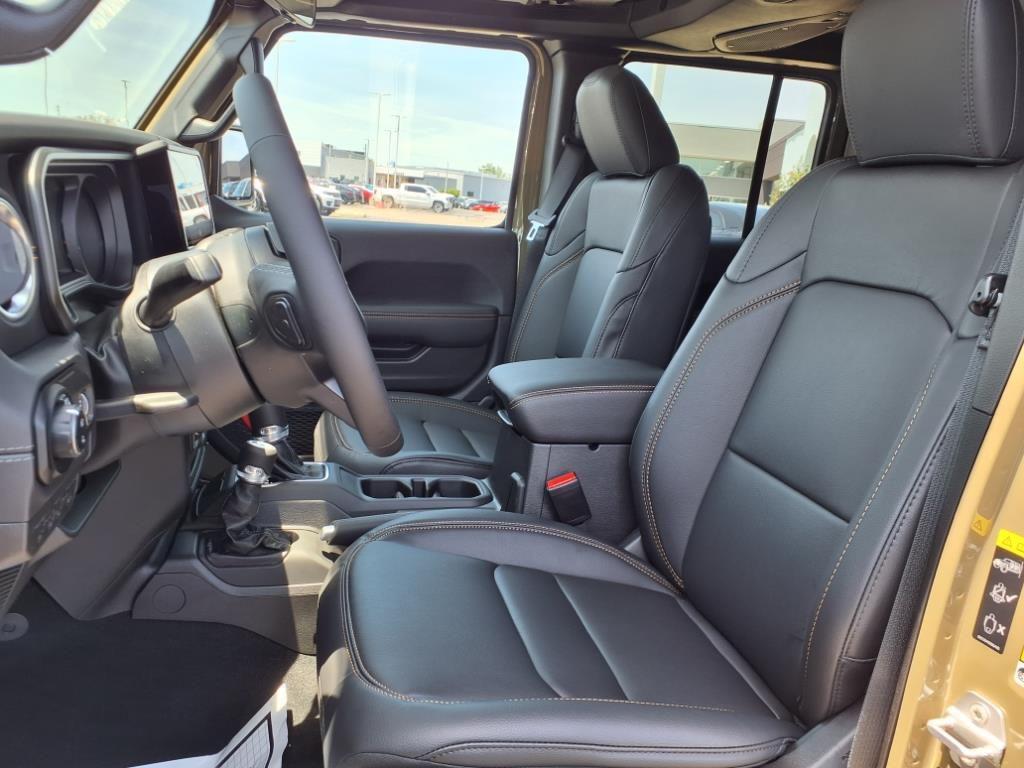 new 2025 Jeep Gladiator car, priced at $46,652