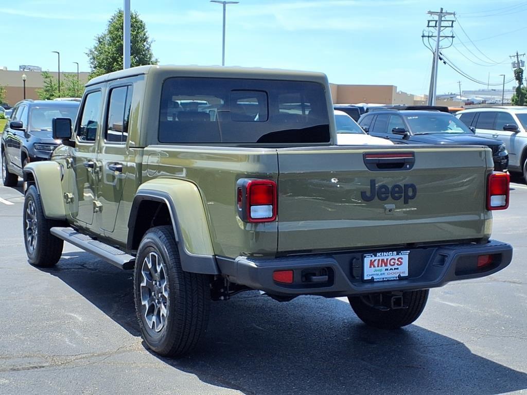 new 2025 Jeep Gladiator car, priced at $46,652