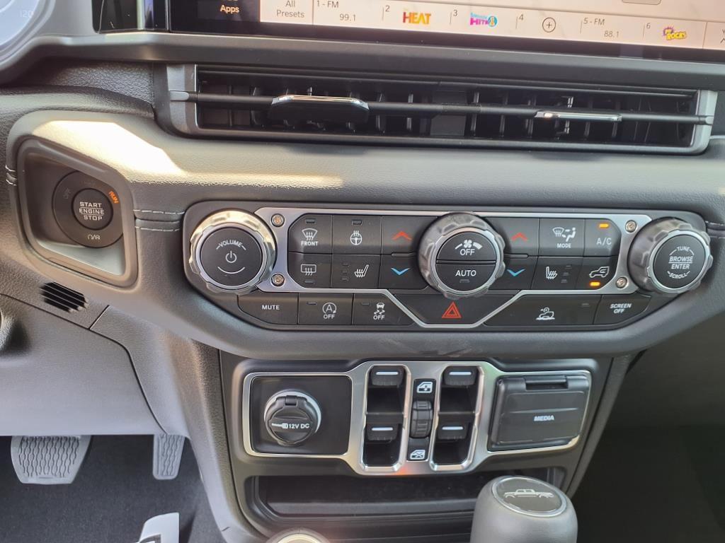 new 2025 Jeep Gladiator car, priced at $46,652