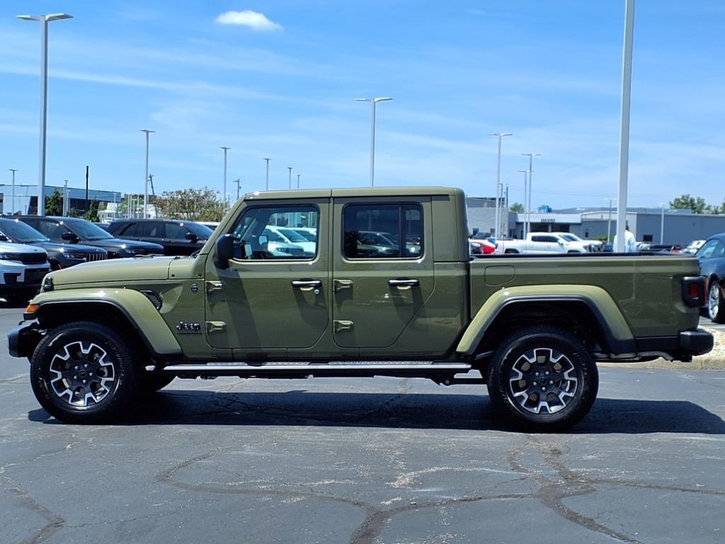 new 2025 Jeep Gladiator car, priced at $46,652